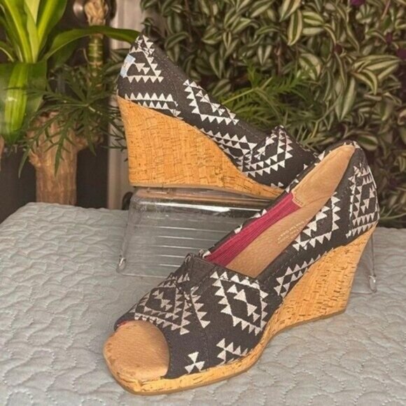 Toms - Picture 4 of 8